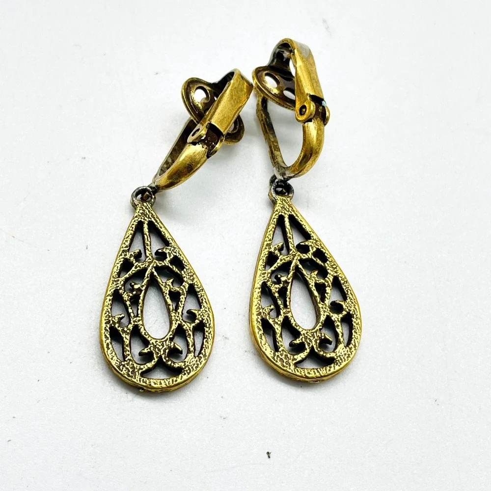 N/A elegant vintage